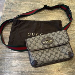Gucci NEO VINTAGE GG SUPREME BELT BAG